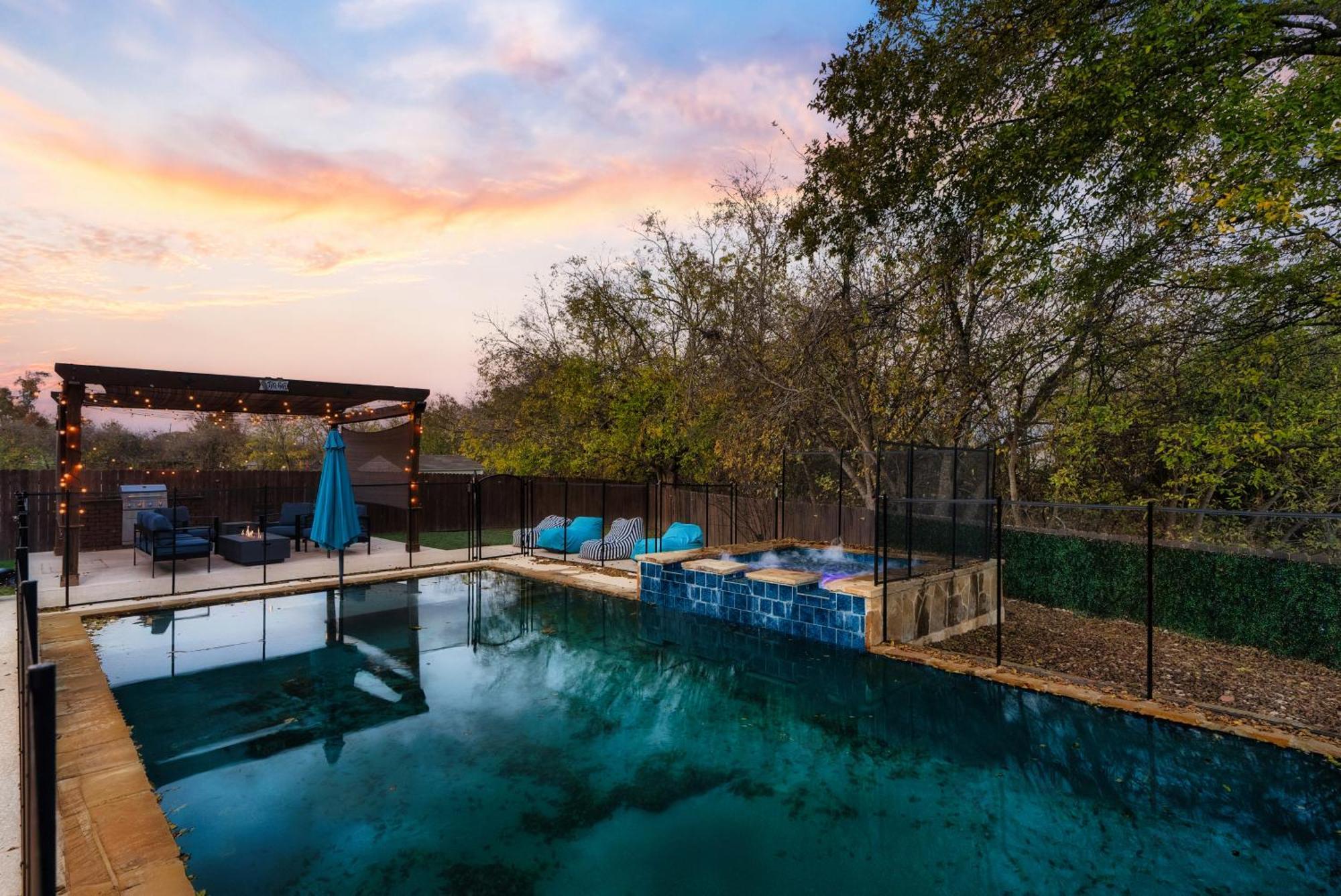 Stunning Family Home With Pool & Hot Tub - Sleeps 17 Флюгервилль Экстерьер фото